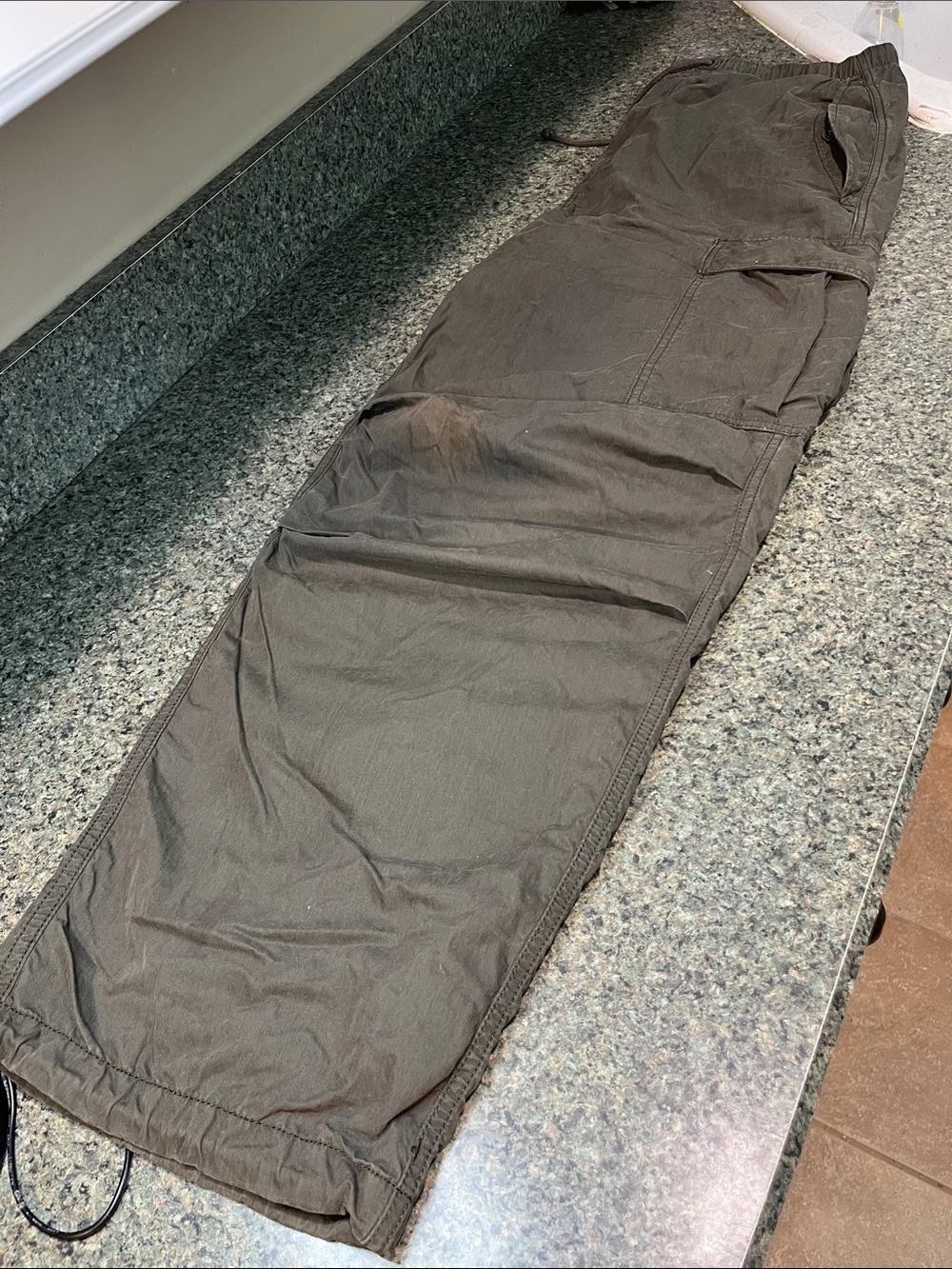Aritzia TNA Olive Cargo Pants with Drawstring Waist - Picture 3 of 4